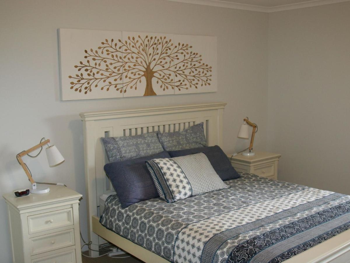 The Clippers 1 Fabulous Waterfront Unit Apartment Salamander Bay Exterior photo