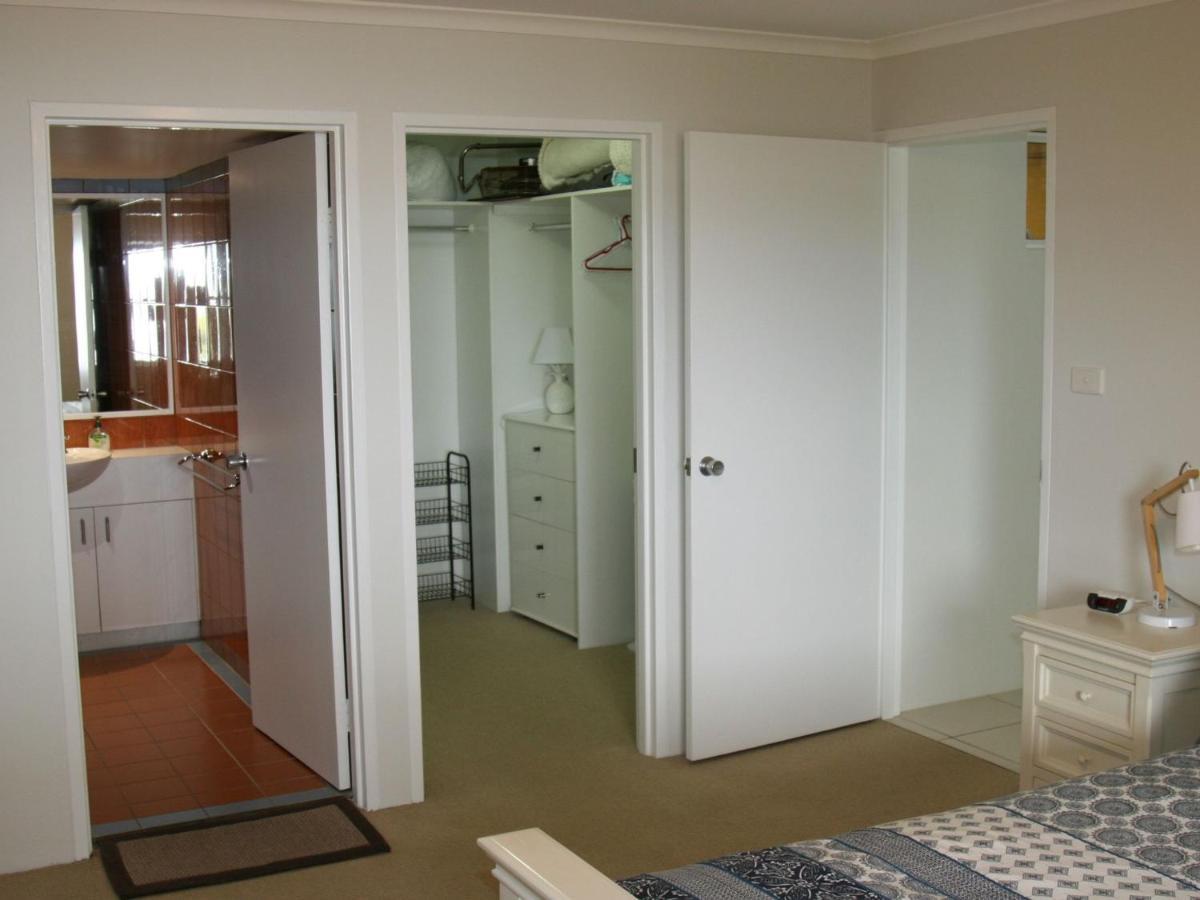 The Clippers 1 Fabulous Waterfront Unit Apartment Salamander Bay Exterior photo