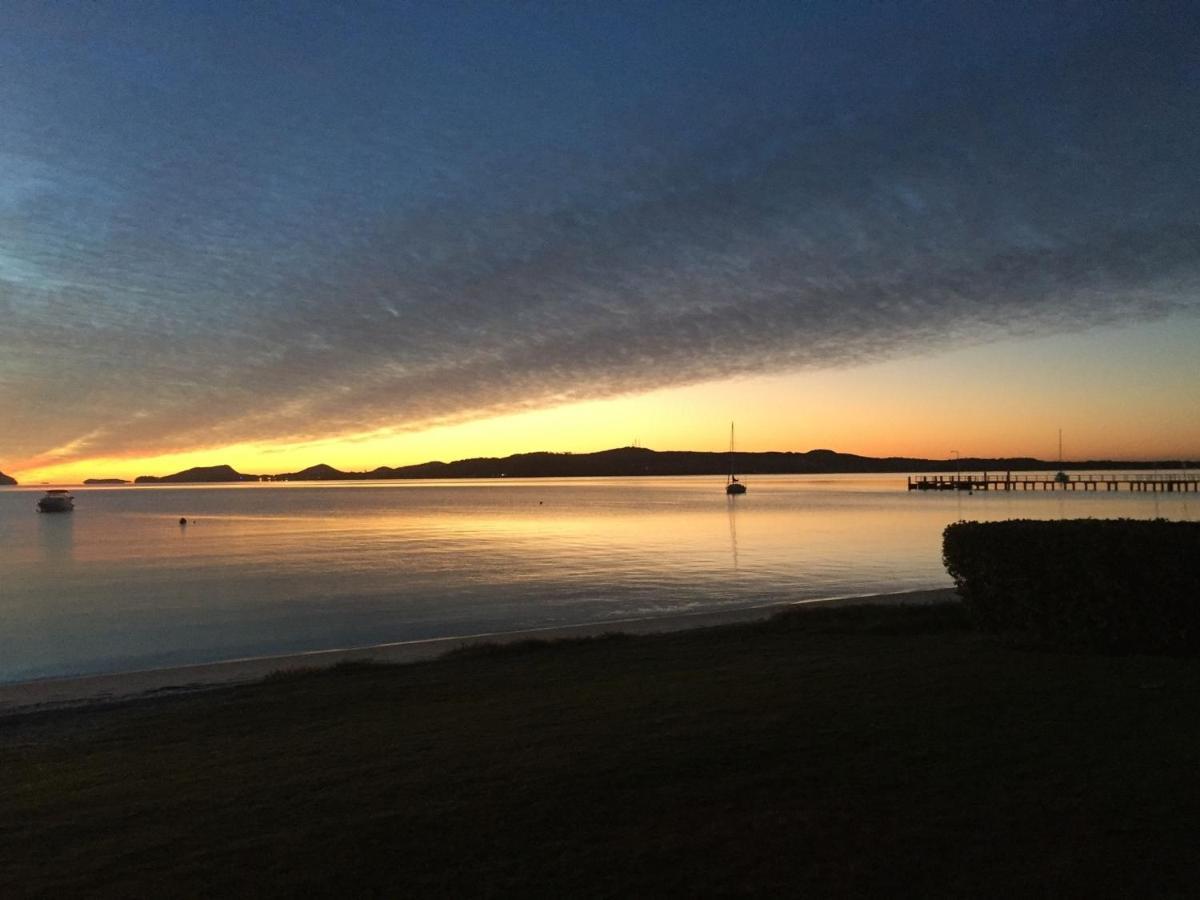 The Clippers 1 Fabulous Waterfront Unit Apartment Salamander Bay Exterior photo